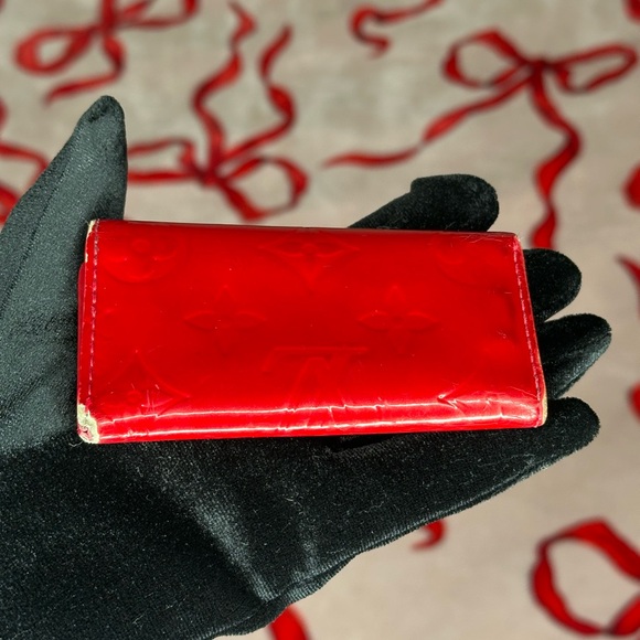 Louis Vuitton Pomme D’Amour Monogram Vernis Multicles 4 key holder - Picture 2 of 8